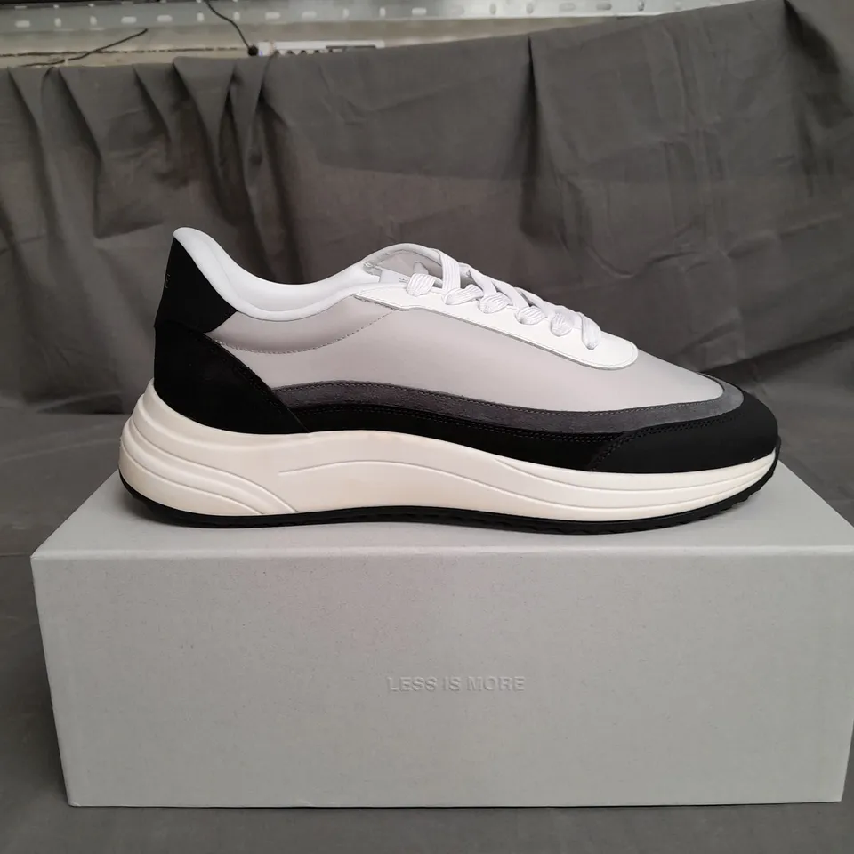 BOXED PAIR OF ARNE WAVE RUNNER SIZE 9 