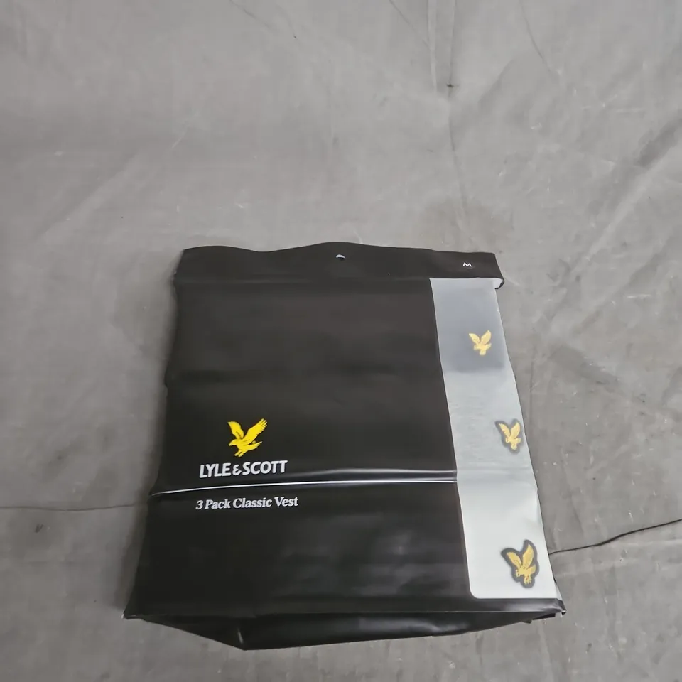 LYLE & SCOTT 3-PACK CLASSIC VESTS – SIZE M