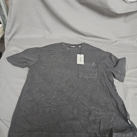 ONLY & SONS POCKET TEE IN PHANTOM - MEDIUM