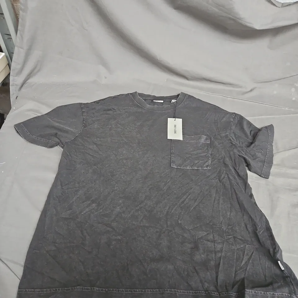 ONLY & SONS POCKET TEE IN PHANTOM - MEDIUM