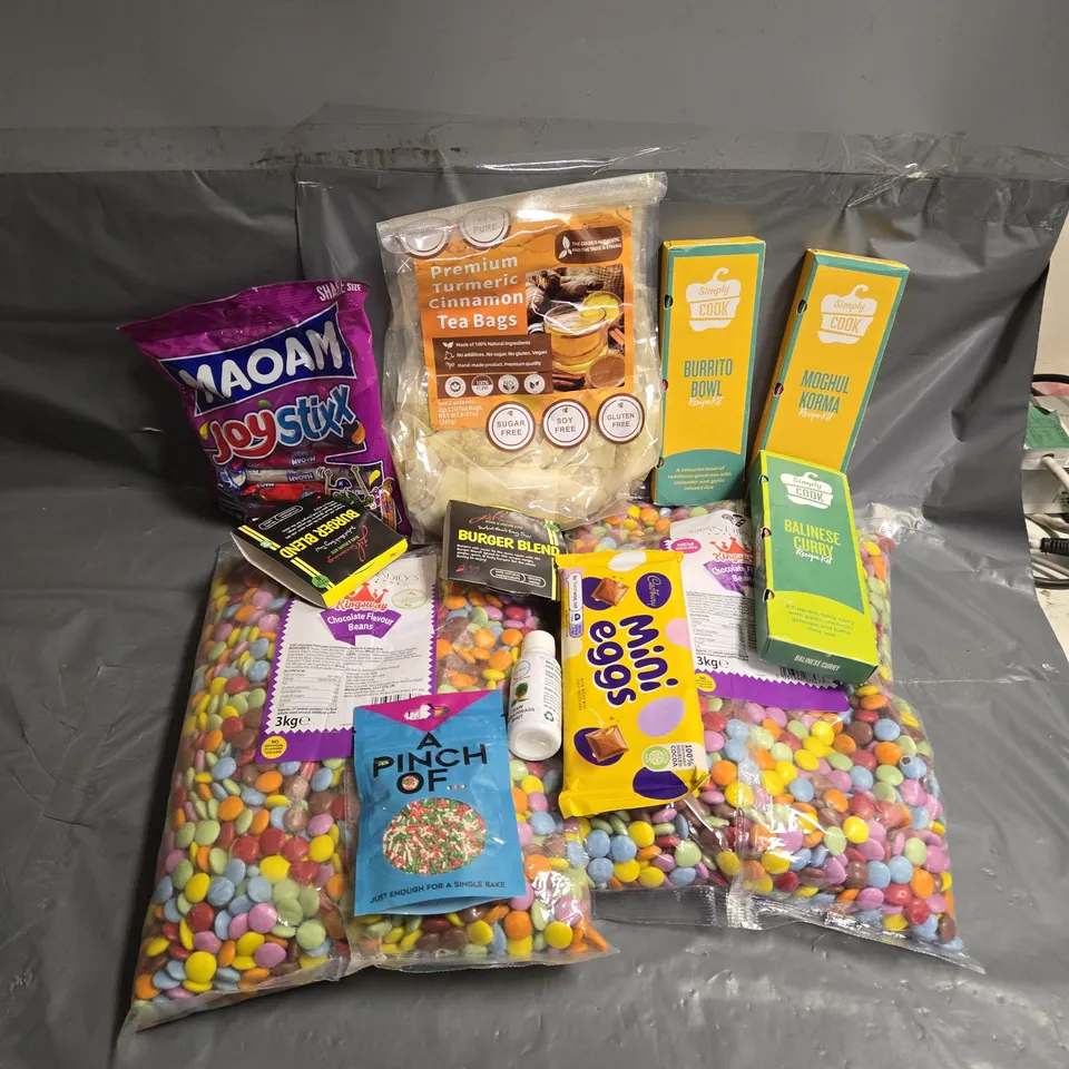 APPROXIMATELY 10 ASSORTED FOOD & DRINK ITEMS TO INCLUDE MINI EGGS BAR, KINGSWAY CHOCOLATE FLAVOURED BEANS, MAOAM JOYSTIX, ETC