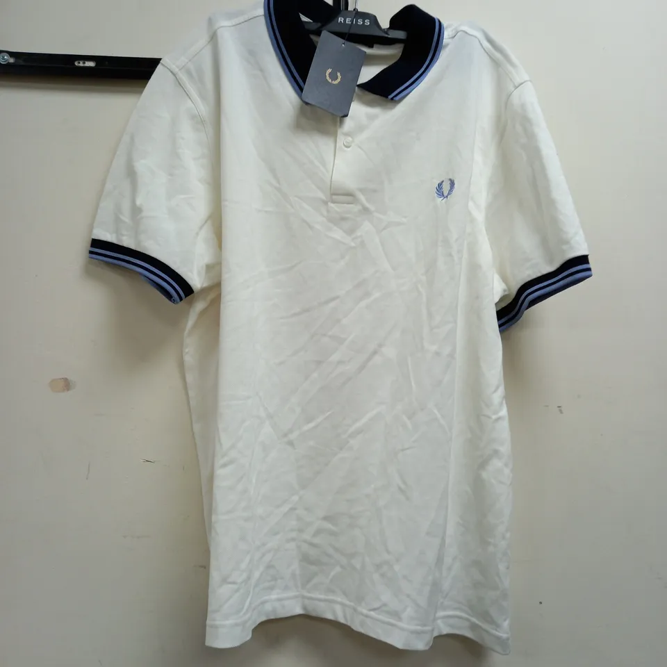 FRED PERRY CONTRAST RIB POLO SIRT IN WHITE - XXL