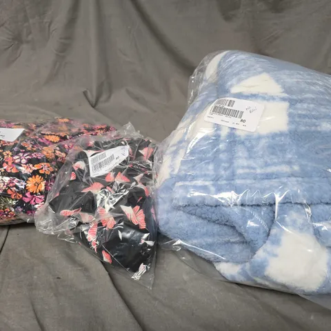 APPROXIMATELY 10 ASSORTED CLOTHING PRODUCTS TO INCLUDE JUMPERS, DRESSES ETC