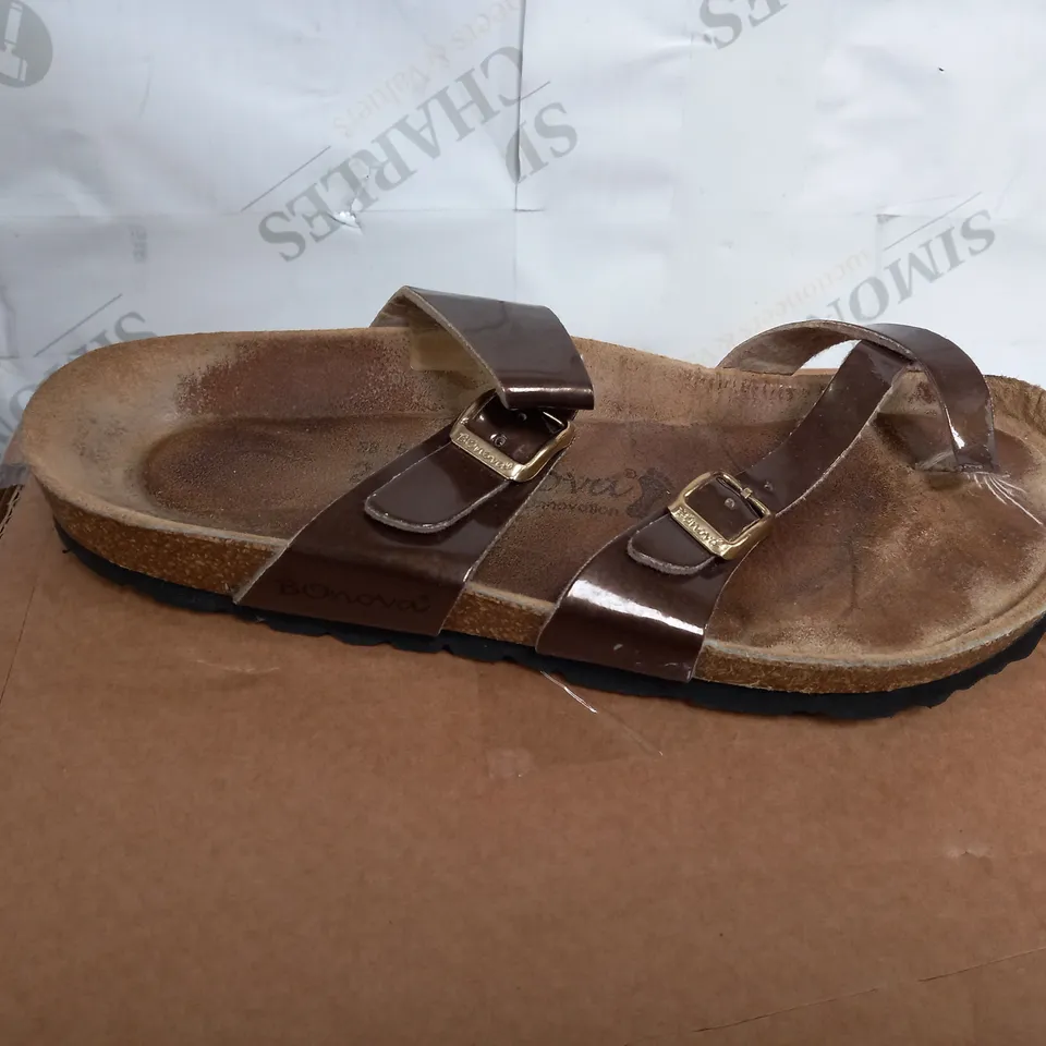 BONOVA TOE LOOP FOOTBED SANDAL