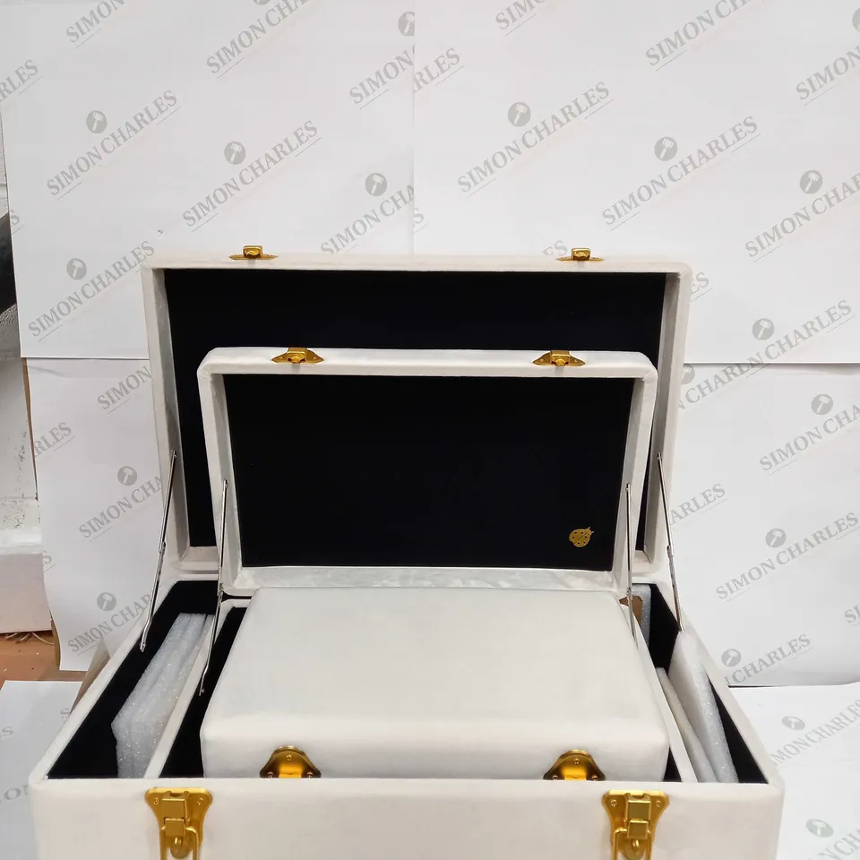 BUNDLE BERRY SET OF VELVET STORAGE TRUNKS