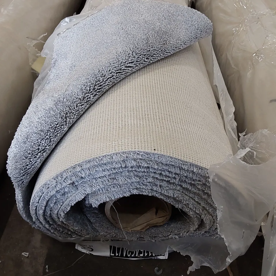 ROLL OF QUALITY CLASSIC CHARM AB CARPET // SIZE: APPROX 5 X 5.9m