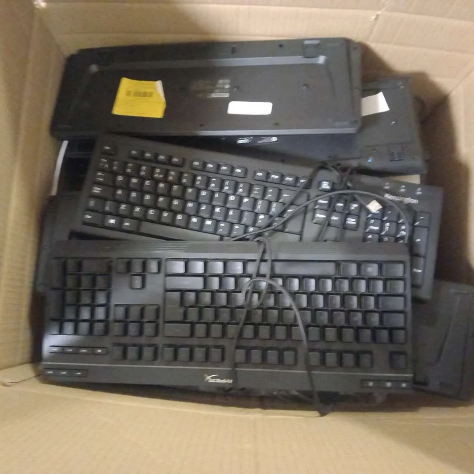 APPROXIMATELY 30 ASSORTED UNBOXED KEYBOARDS- COLLECTION ONLY
