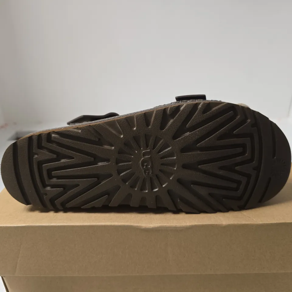 UGG GOLDENSTAR VILLA UK 7 BOXED