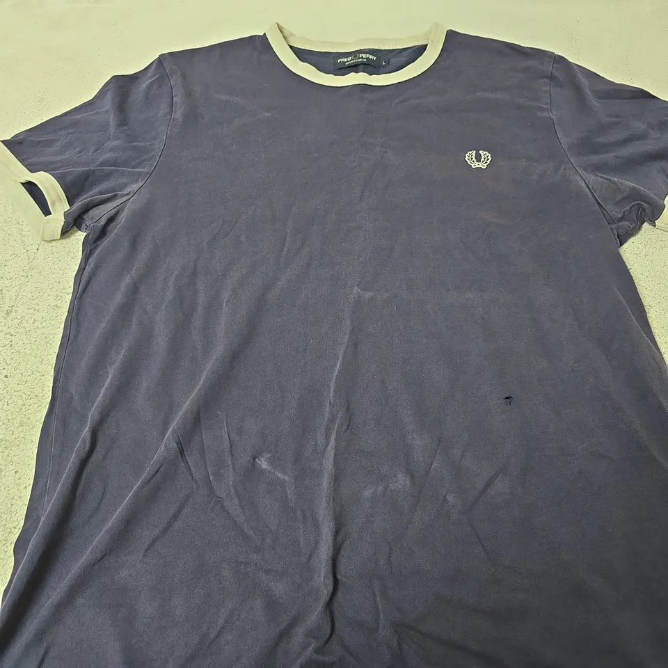 FRED PERRY T-SHIRT – LARGE