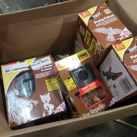 BOX CONTAINING ASSORTED THE BIG CHEESE ANIMAL REPELLENTS INCLUDING FOX REPELLER, POND AND GARDEN PROTECTOR & FLYING FALCON 