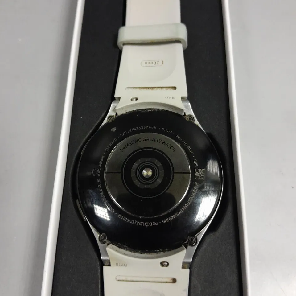 SAMSUNG GALAXY WATCH 4 46MM CLASSIC SILVER WITH GREY WRISTBAND 