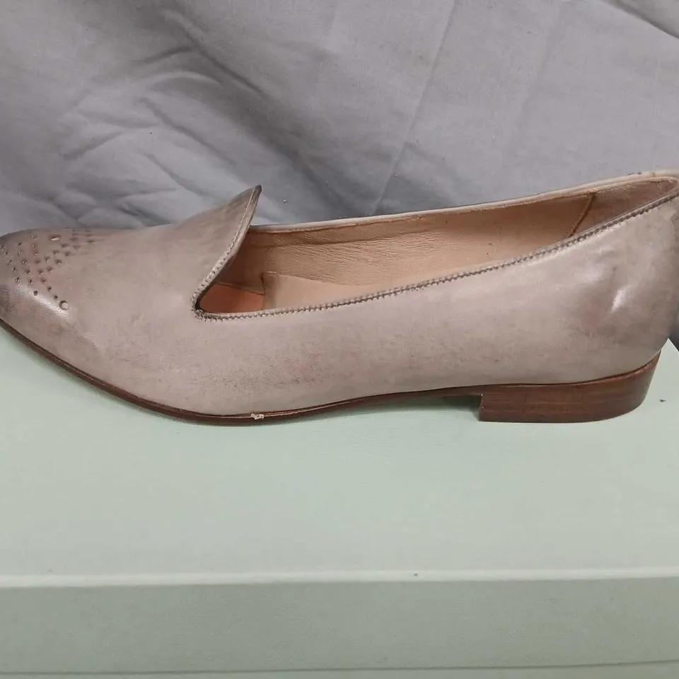 CALPIERRE WOMEN'S TAUPE LEATHER LOAFERS – UK 7 (EU 40)