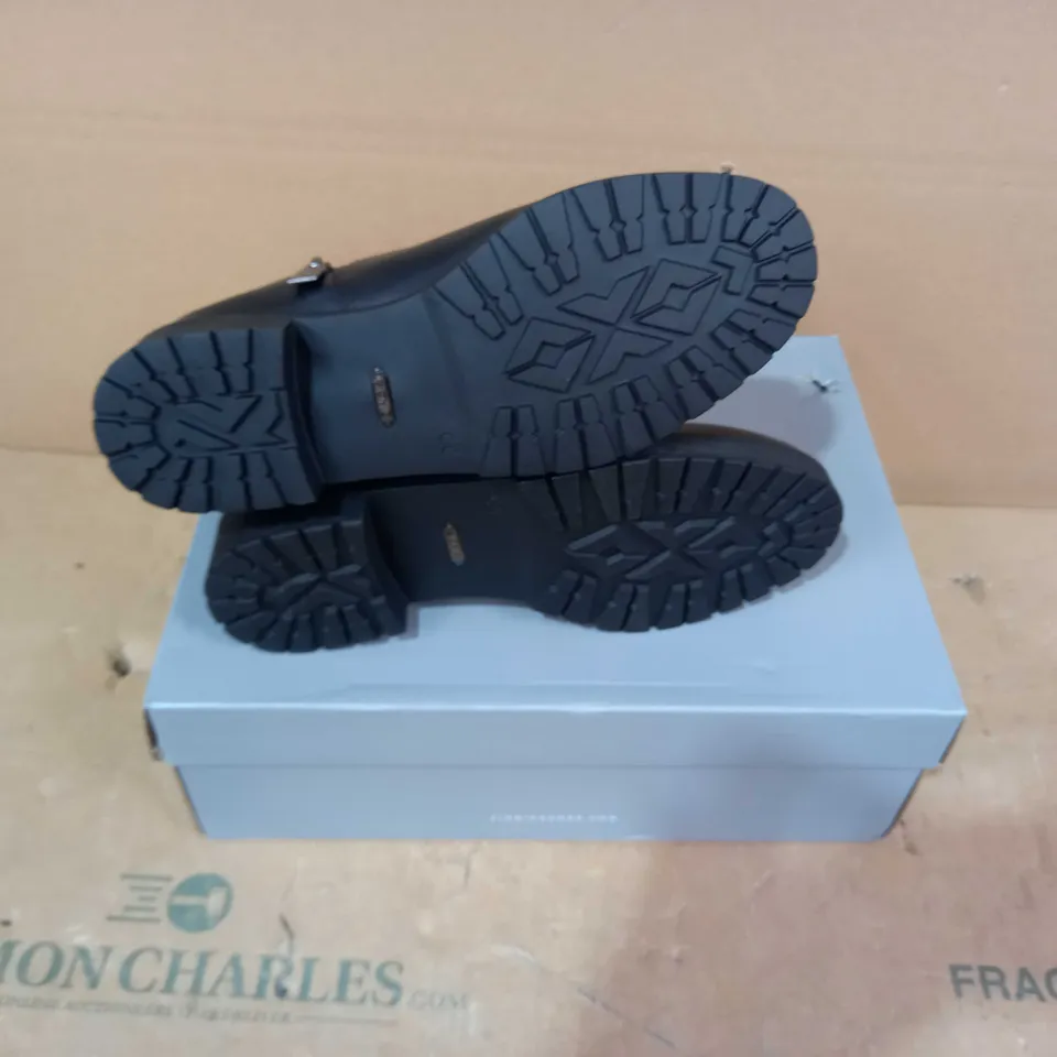 BOXED PAIR OF VIONIC BOOTS - SIZE 6