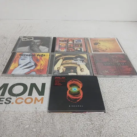 7 ASSORTED CDS TO INCLUDE ARCTIC MONKEYS, PEARL JAM, OCEAN COLOUR SCENE ETC