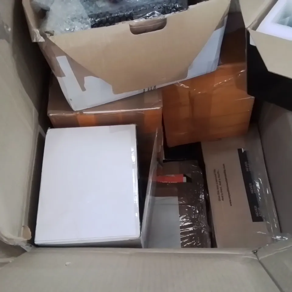 LARGE BOX CONTAINING ASSORTED CAR MULTIMEDIA SYSTEM INTERFACES // MODELS VARY