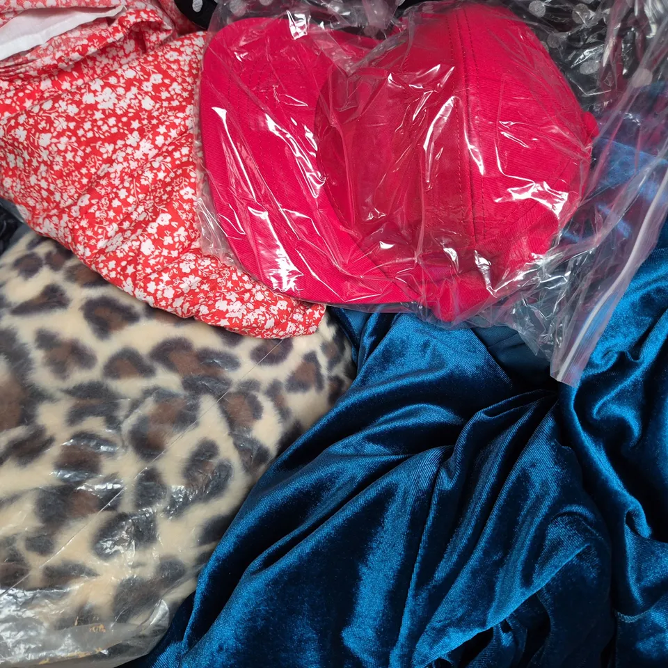 APPROXIMATELY 25 ASSORTED CLOTHING AND FASHION PRODUCTS IN VARIOUS STYLES AND SIZES - COLLECTION ONLY
