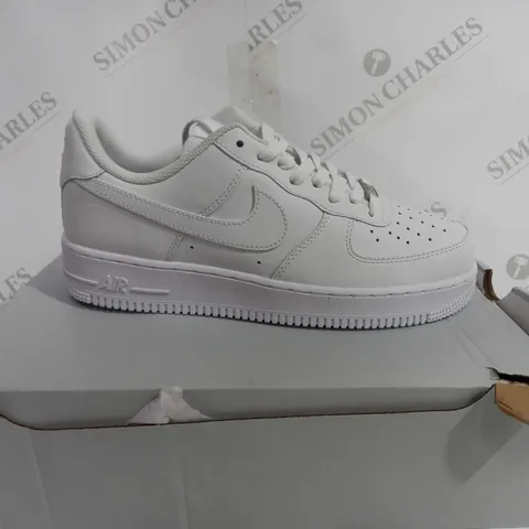 BOXED NIKE AIR FORCE 1 IN WHITE - UK 9