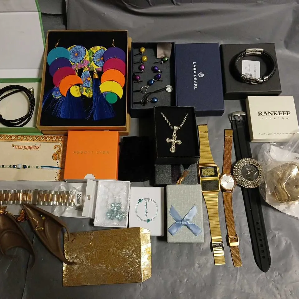 LOT OF ASSORTED JEWELLERY AND WATCH ITEMS