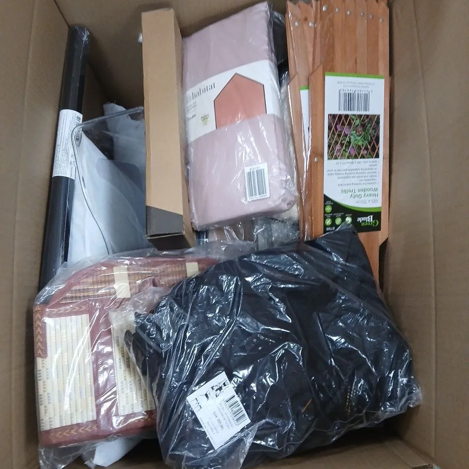 BOX OF APPROXIMATELY 15 ASSORTED HOUSEHOLD ITEMS 