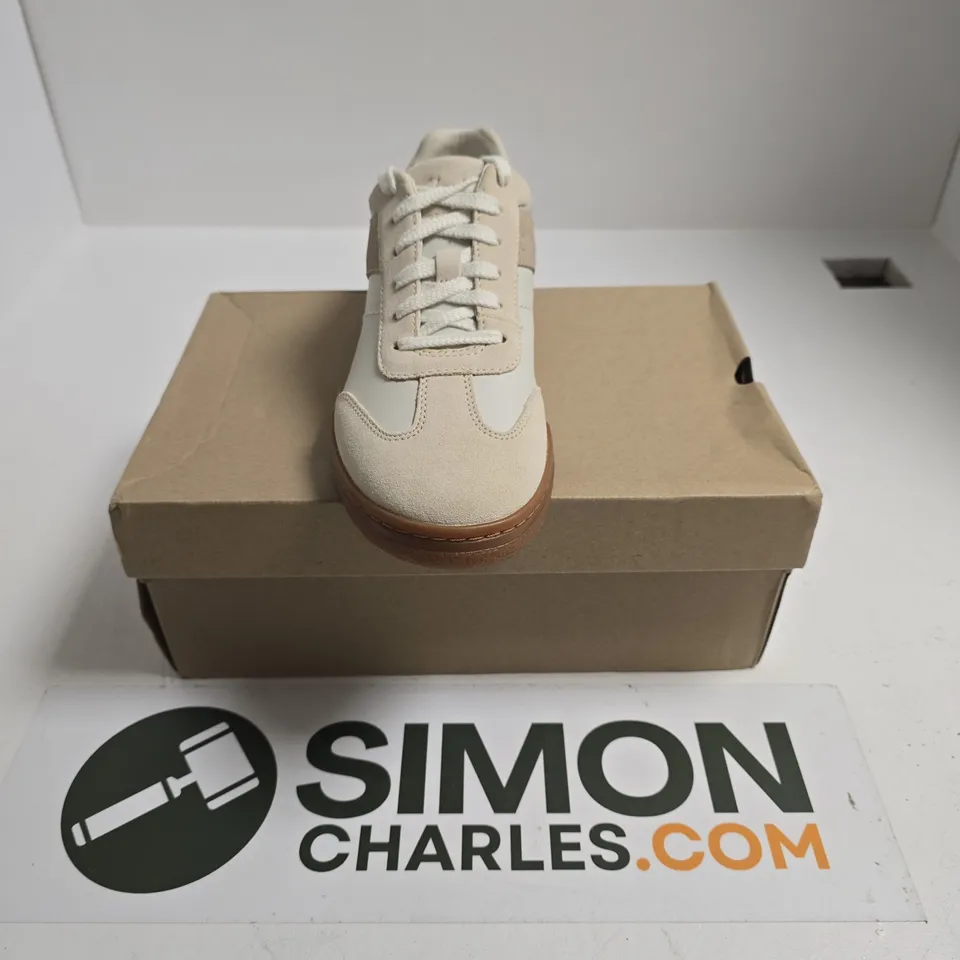 BOXED PAIR OF CLARKS MASERI WALK TRAINERS IN WHITE COMBI - UK 6