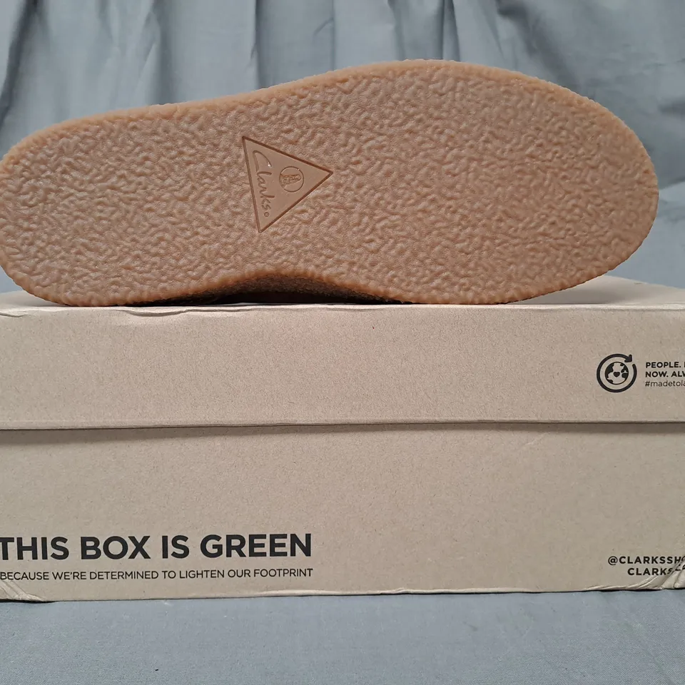BOXED CLARKS SHOES IN BROWN UK SIZE 8.5
