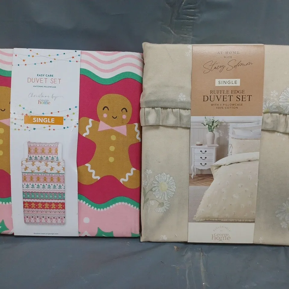 BOX OF APPROXIMATELY 15 ASSORTED HOUSEHOLD ITEMS TO INCLUDE HAND TOWELS, DUVET SETS, ETC IN VARIOUS STYLES AND SIZES - COLLECTION ONLY