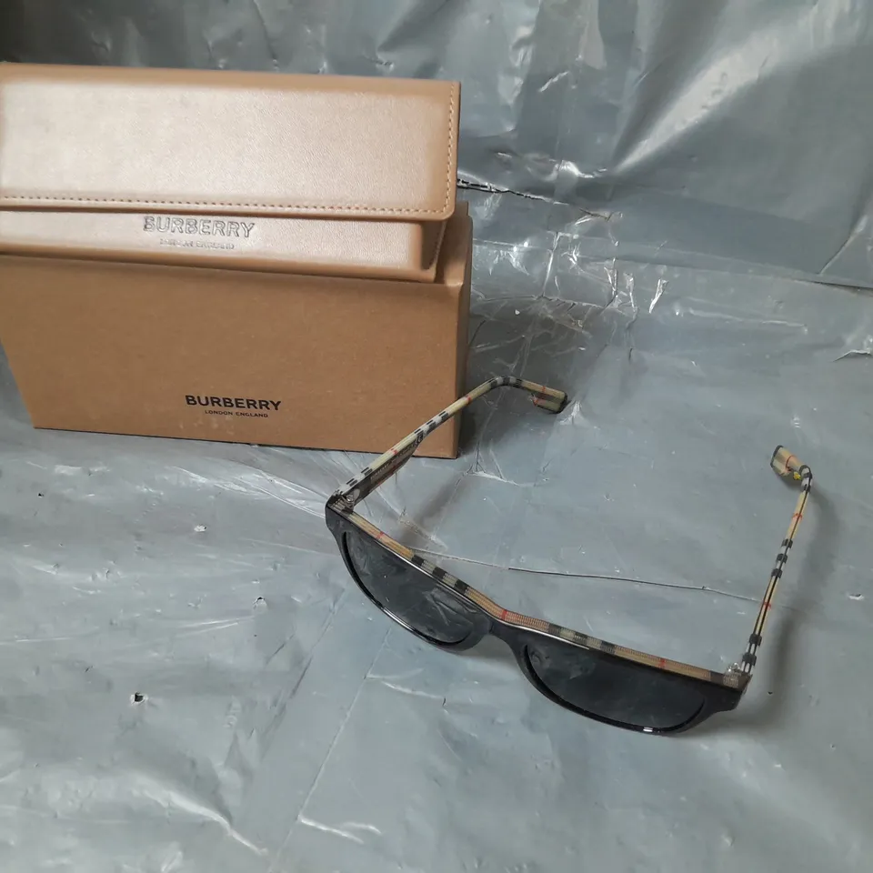 BURBERRY LONDON SUNGLASSES