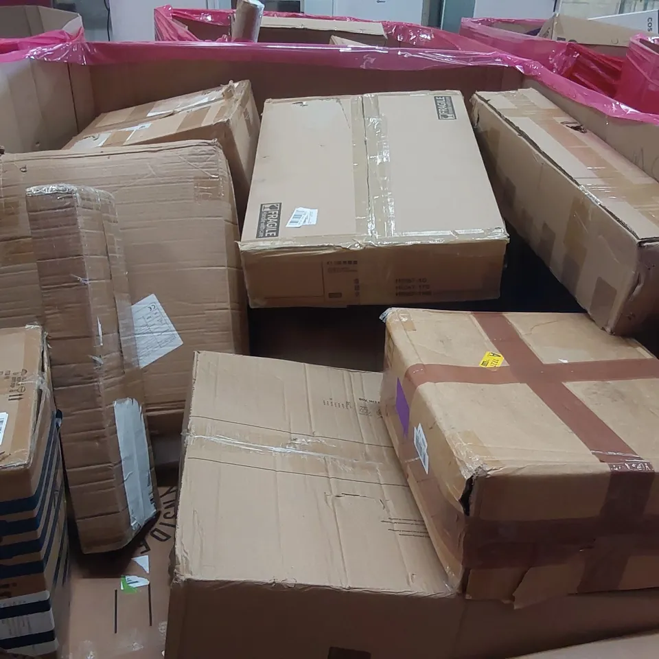 PALLET OF ASSORTED ITEMS INCLUDING: FHD MONITOR, MATTRESS TOPPER, RETRACTABLE GATES, TENNIS RACKETS ECT