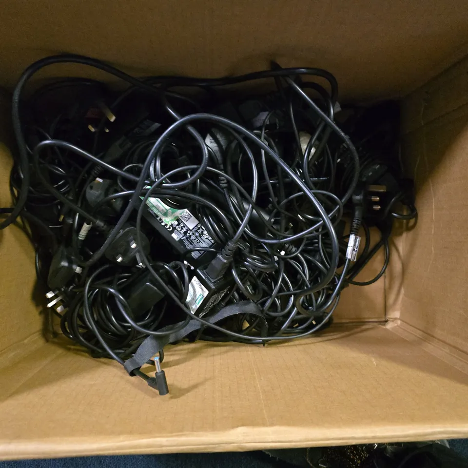 APPROXIMATELY 13 ASSORTED LAPTOP CHARGERS TO INCLUDE : HP AC POWER ADAPTER , ACER AC ADAPTER , DELL 65W AC ADAPTER ETC