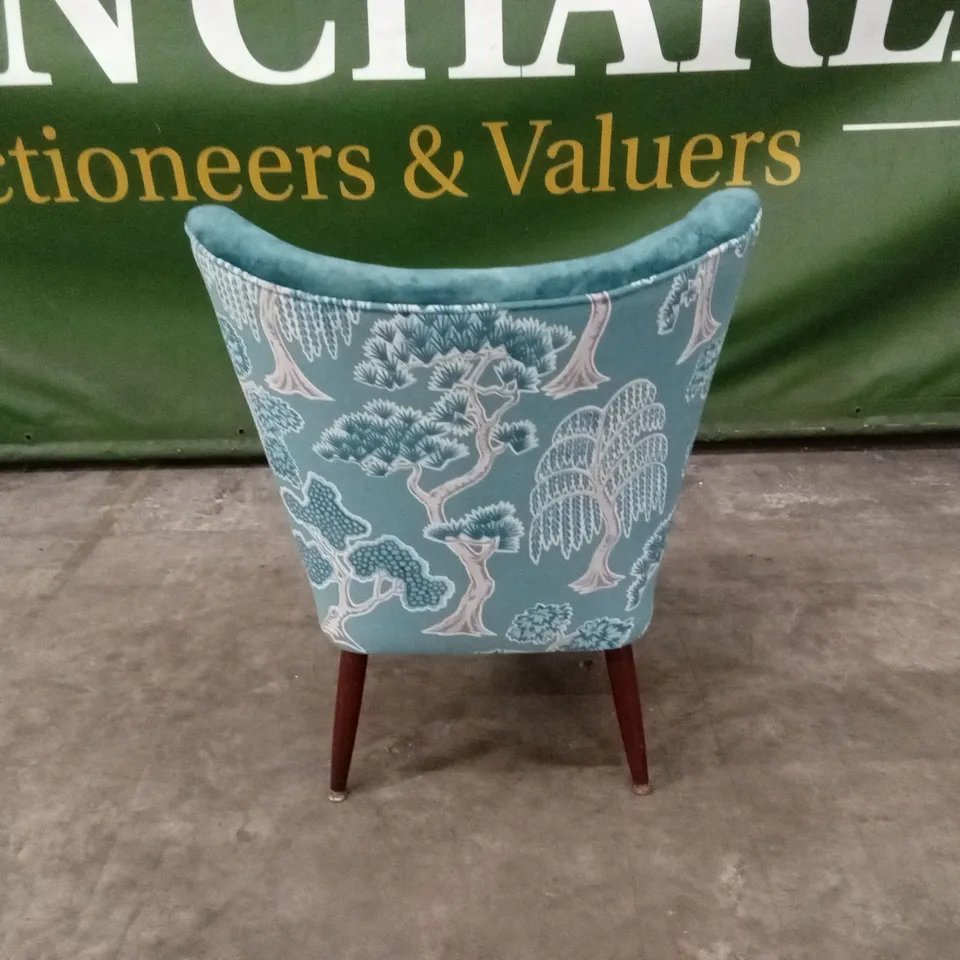 QUALITY DESIGNER TEAL VELVET ACCENT CHAIR WITH TREE PRINT BACK PANEL