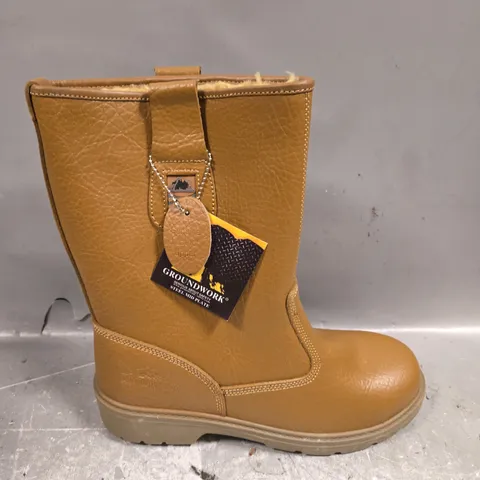 PAIR OF GROUNDWORK BOOTS IN TAN - 10