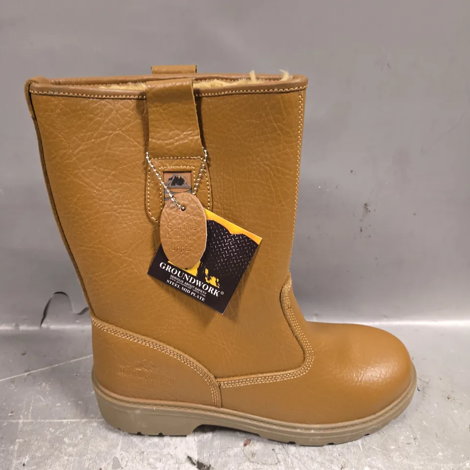 PAIR OF GROUNDWORK BOOTS IN TAN - 10