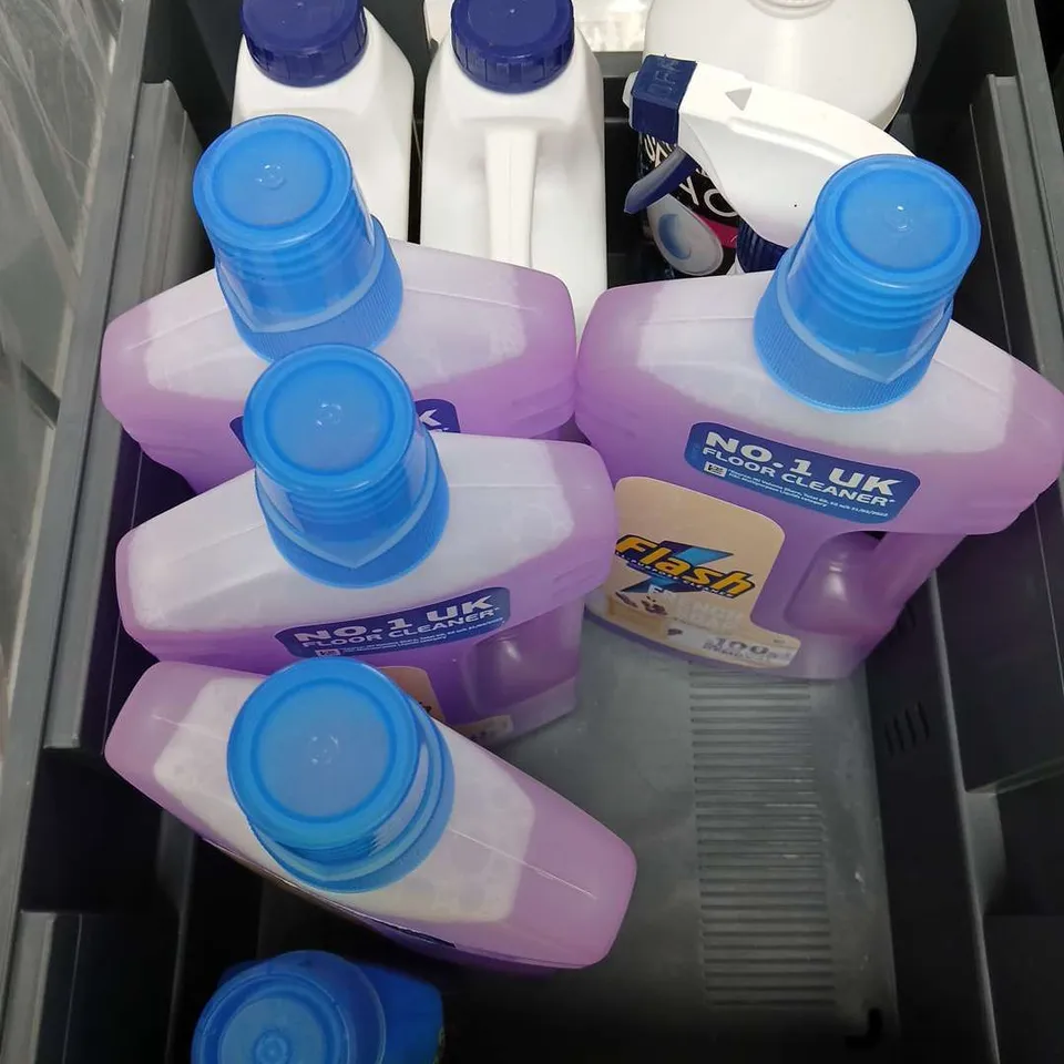 TOTE OF APPROXIMATELY 15 HOUSEHOLD ITEMS TO INCLUDE - FLASH CLEANER - LENOR FABRIC SOFTENER - LAUNDRY SHEETS