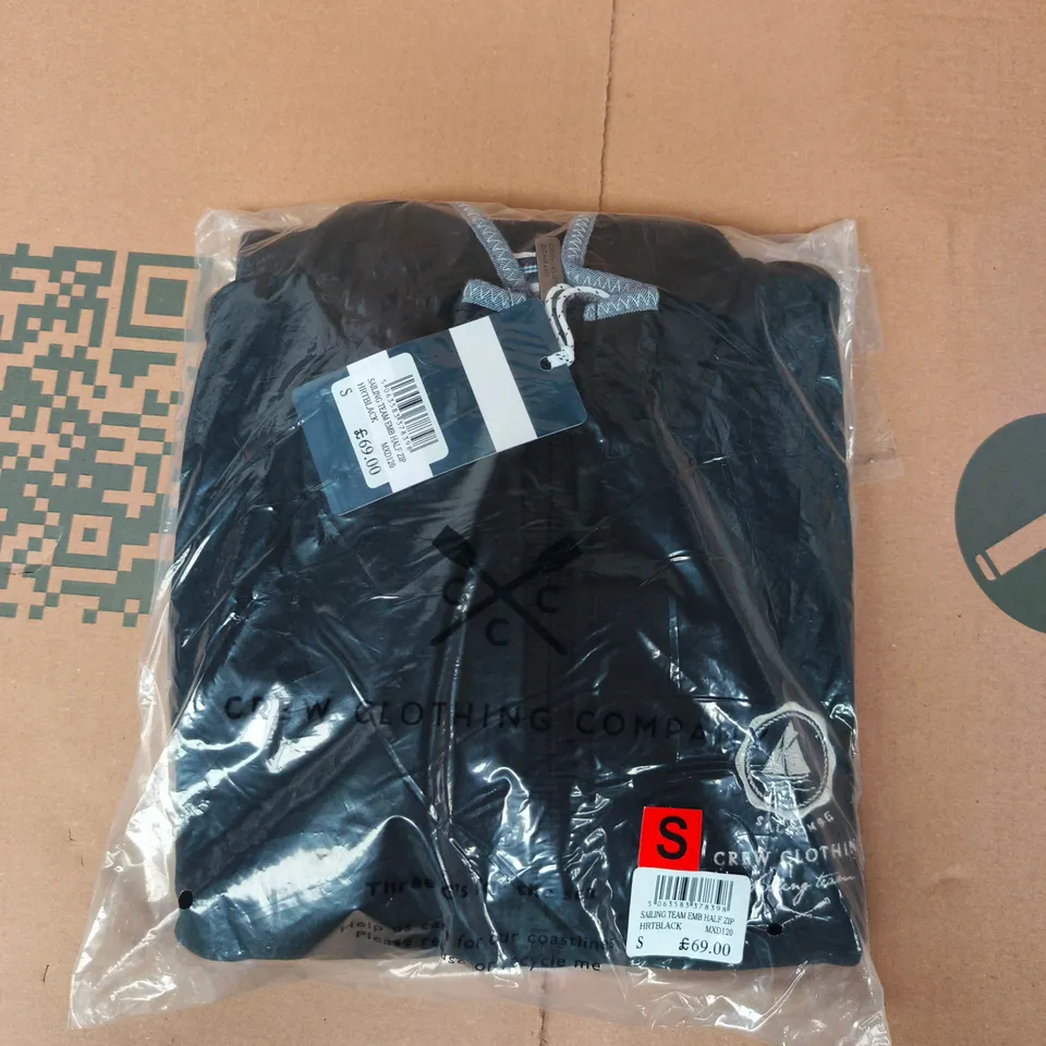 BAGGED CREW CLOTHING COMPANY SAILING TEAM EMBROIDERED HALF ZIP IN BLACK SIZE SMALL
