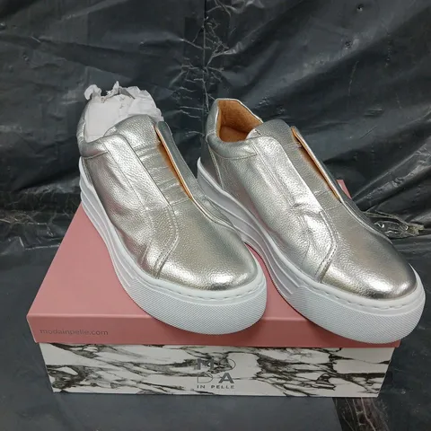 BOXED PAIR OF MODA IN PELLE SLIP ON CHUNKY TRAINERS - UK ISZE 39
