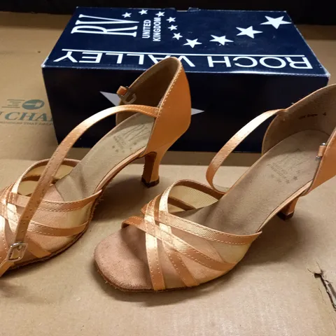 ROCH VALLEY HEELED SHOES - ADULT 4