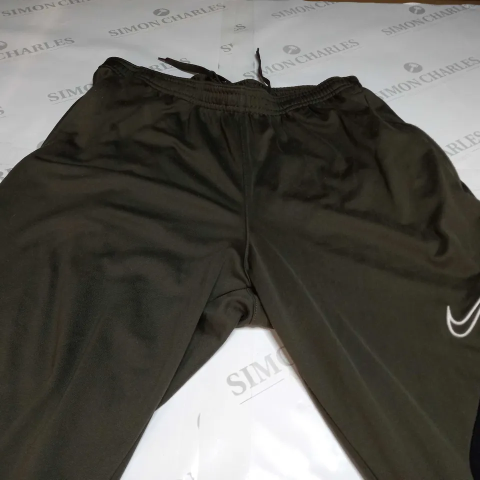 NIKE DRI-FIT TRACKSUIT JOGGERS IN DARK GREEN - MEDIUM