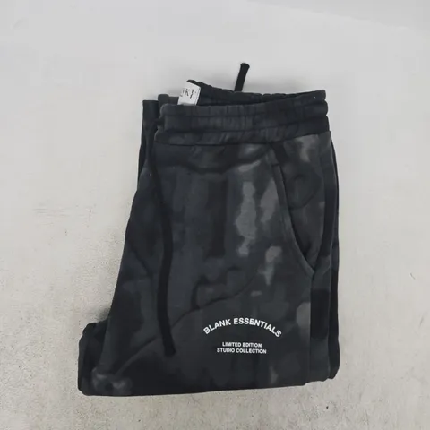 BLANK ESSENTIALS SWEATPANTS IN GREY SIZE XS