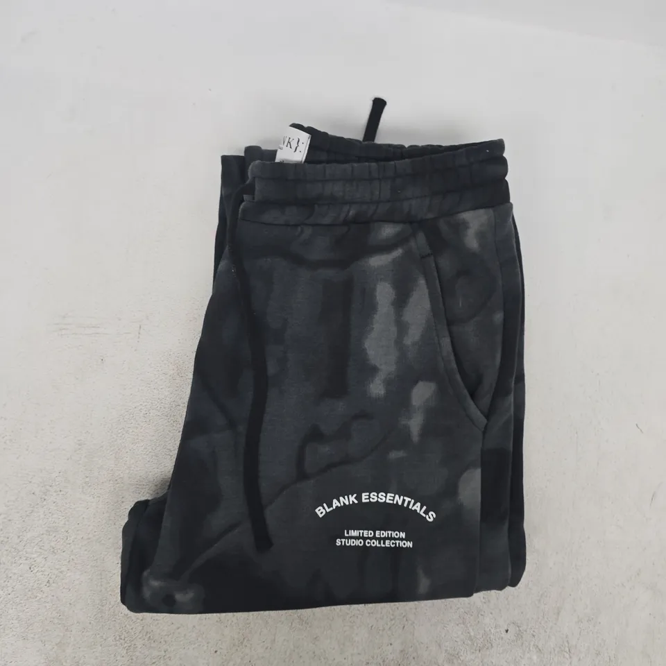 BLANK ESSENTIALS SWEATPANTS IN GREY SIZE XS