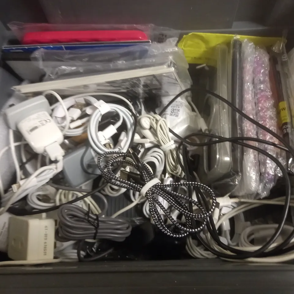 LOT OF ASSORTED MOBILE PHONE ACCESSORIES TO INCLUDE CHARGERS, CABLES, CASES AND SYNC DOCK