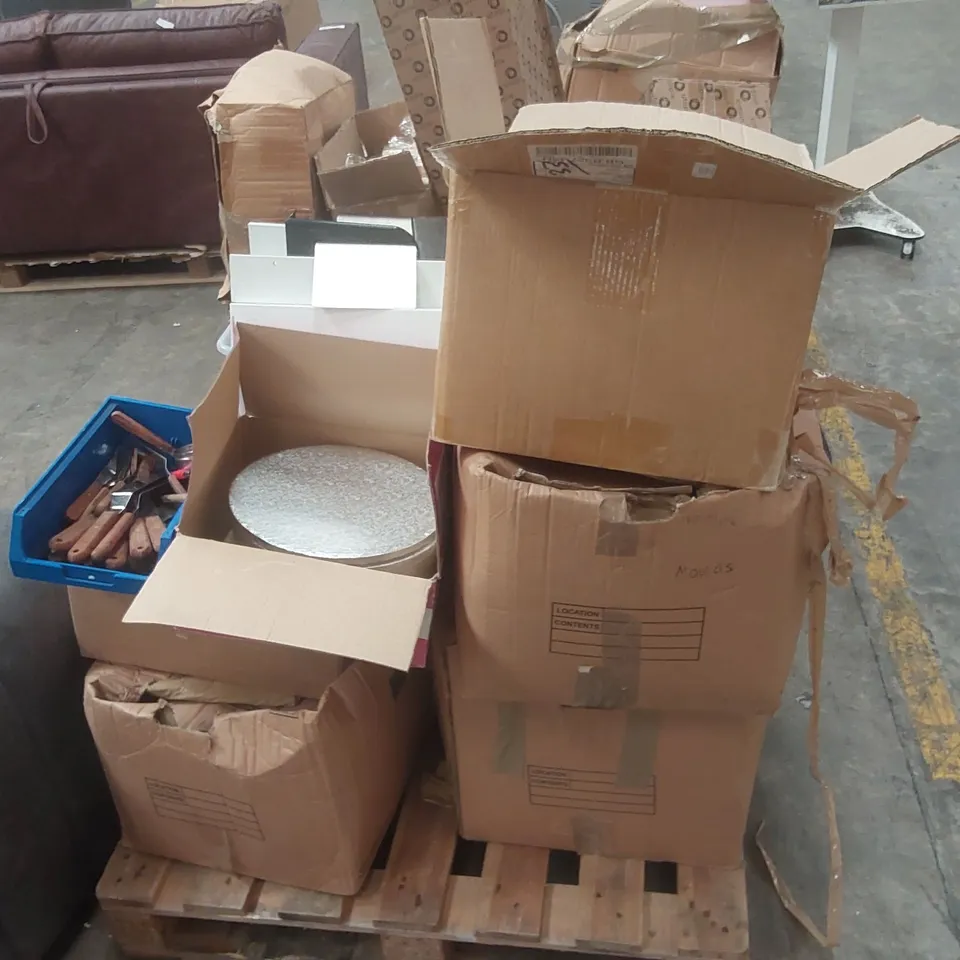 PALLET CONTAINING A VERY LARGE QUANTITY OF ASSORTED BAKERY ITEMS INCLUDING: MOLDS, UTENSILS, CAKE PLATE STANDS ECT