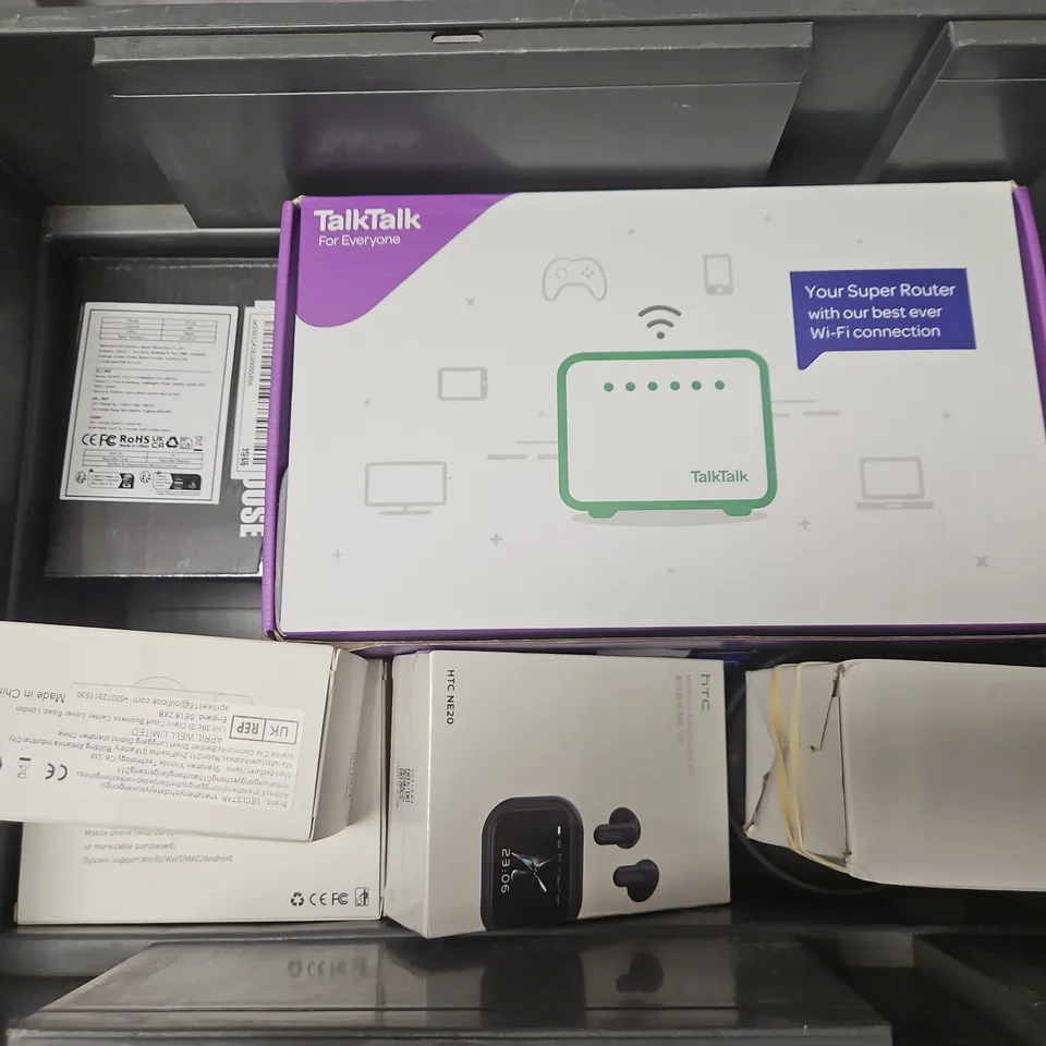 APPROXIMATELY 12 ASSORTED ELECTRICALS TO INCLUDE SCIENTIFIC CALCULATOR, TALK TALK ROUTER, HTC EARBUDS, ETC
