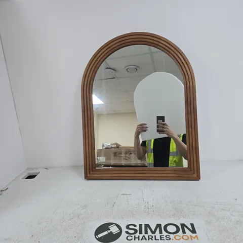 ARCHED RIBBED WALL MIRROR