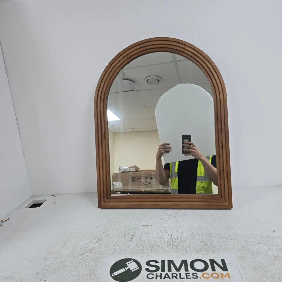 ARCHED RIBBED WALL MIRROR