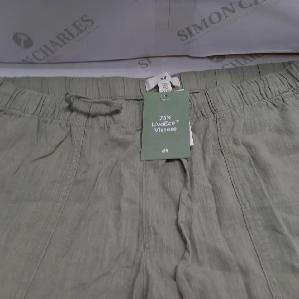 H&M LINEN CARGO TROUSERS IN GREEN - EUR L