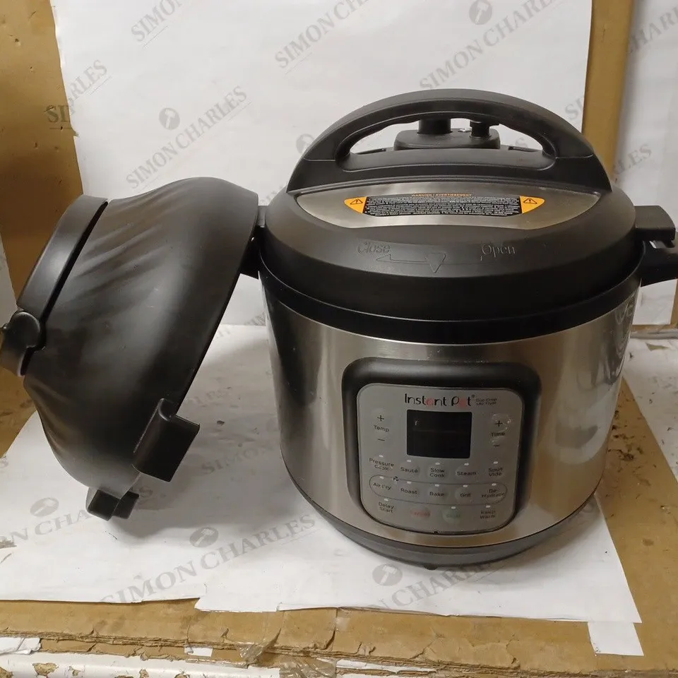 INSTANT POT DUO CRISP + AIR FRYER 8L MULTICOOKER