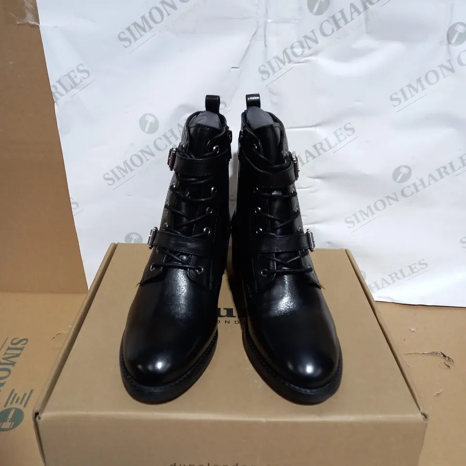 PAIR OF BOXED BLACK LEATHER DOUBLE BUCKLE LACE UP BOOTS SIZE 5