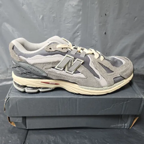 BOXED PAIR OF NEW BALANCE 1906D TRAINERS IN GREY - UK 10.5