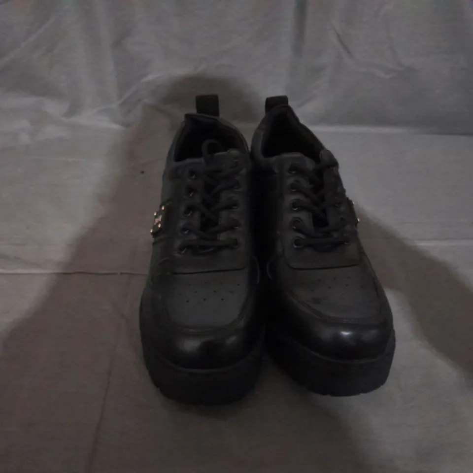 PAIR OF KOI LACE UP SHOES IN BLACK SIZE 6