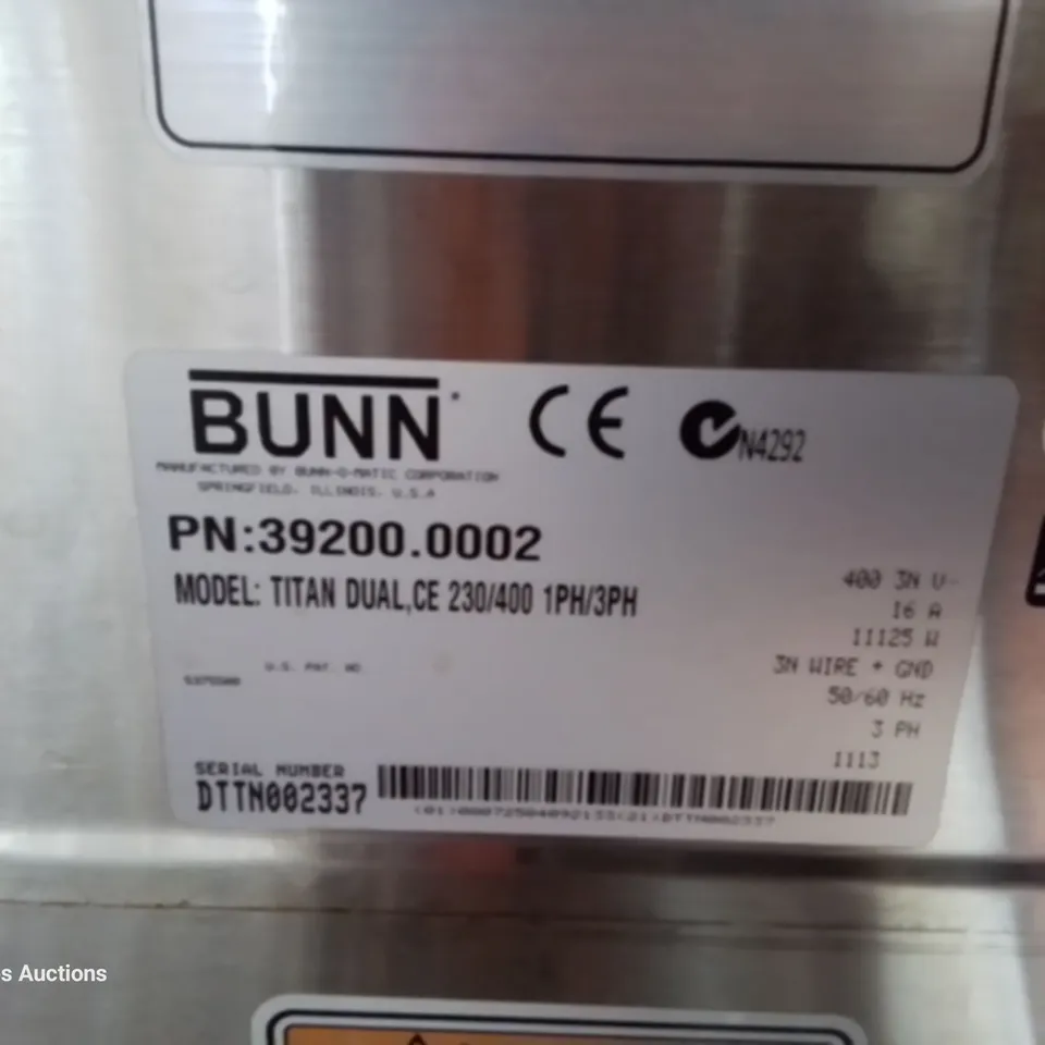 BUNN DUAL TITAN COMMERCIAL COFFEE BREWER WITH TWIN URNS